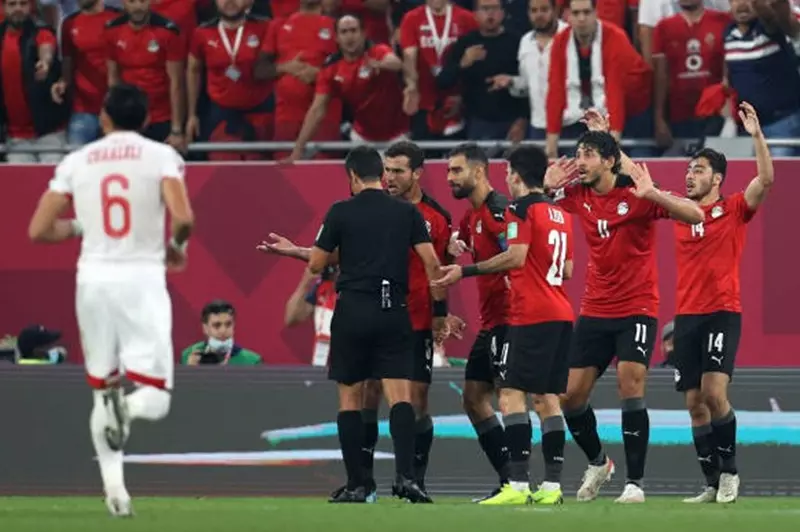 بدون سابق إنذار: حكم مباراة الأهلي وإنتر ميامي يثير غضب منتخب مصر
