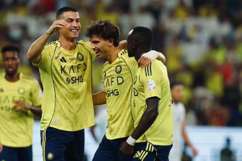 رونالدو وفيليكس يقودان النصر لفوز سهل على الحزم