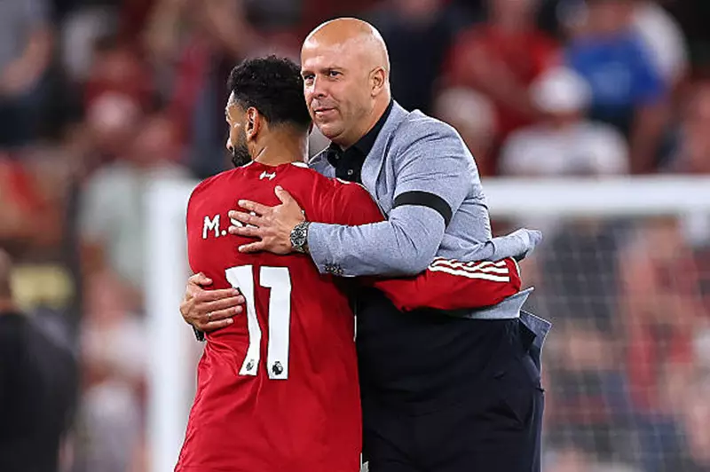 سلوت يرد على انتقاد محمد صلاح بسبب إهدار الفرص